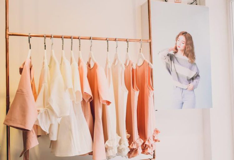 Mách bạn 7 bước chụp ảnh sản phẩm thời trang đẹp cho shop quần áo